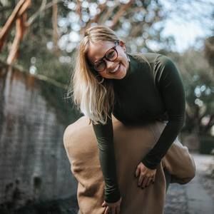 Meet your Posher, Abbey